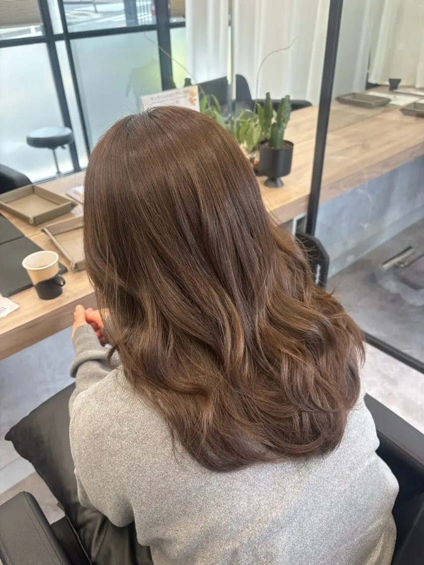 セミロング カラー COCO .のヘアスタイル