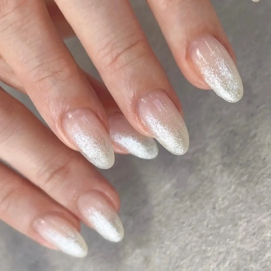 ❣️ミニモ限定❣️【オフあり】ネイルモデルハンド💅ラメグラデーションの写真