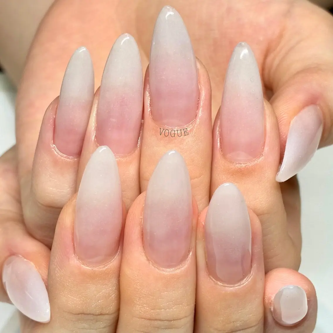 ネイル ハンドネイル VOGUE ×SWANのネイルデザイン