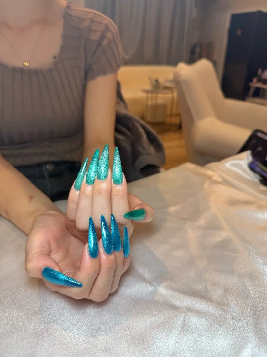 ネイル ジェルネイル マグネットネイル ネイルチップ ハンドネイル Queen Nail Salonのネイルデザイン