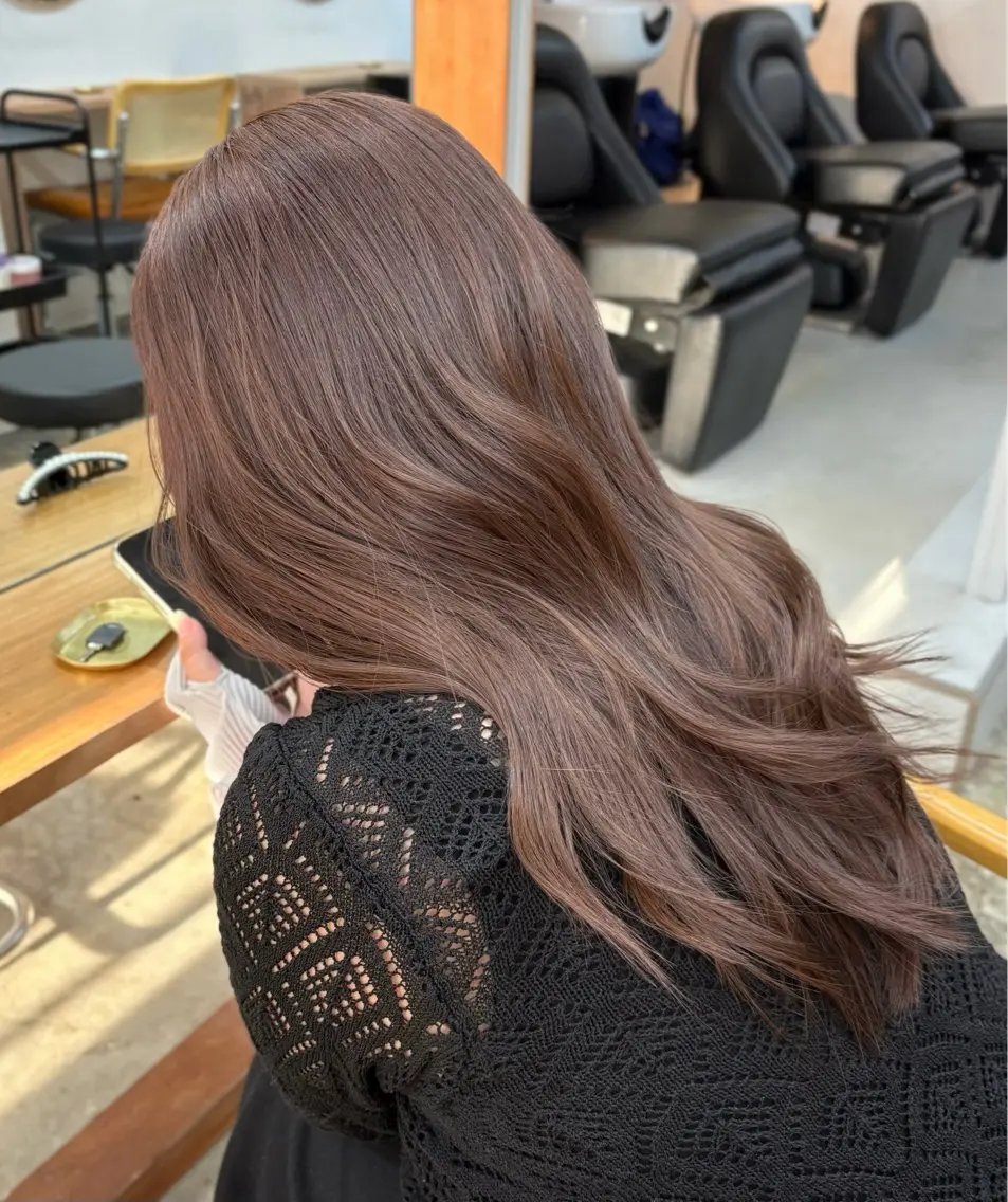 セミロング カラー 顔周りカット レイヤーカット カット ヘアカラー トリートメント まさと透明感ベージュ カラーレイヤーカットのヘアスタイル