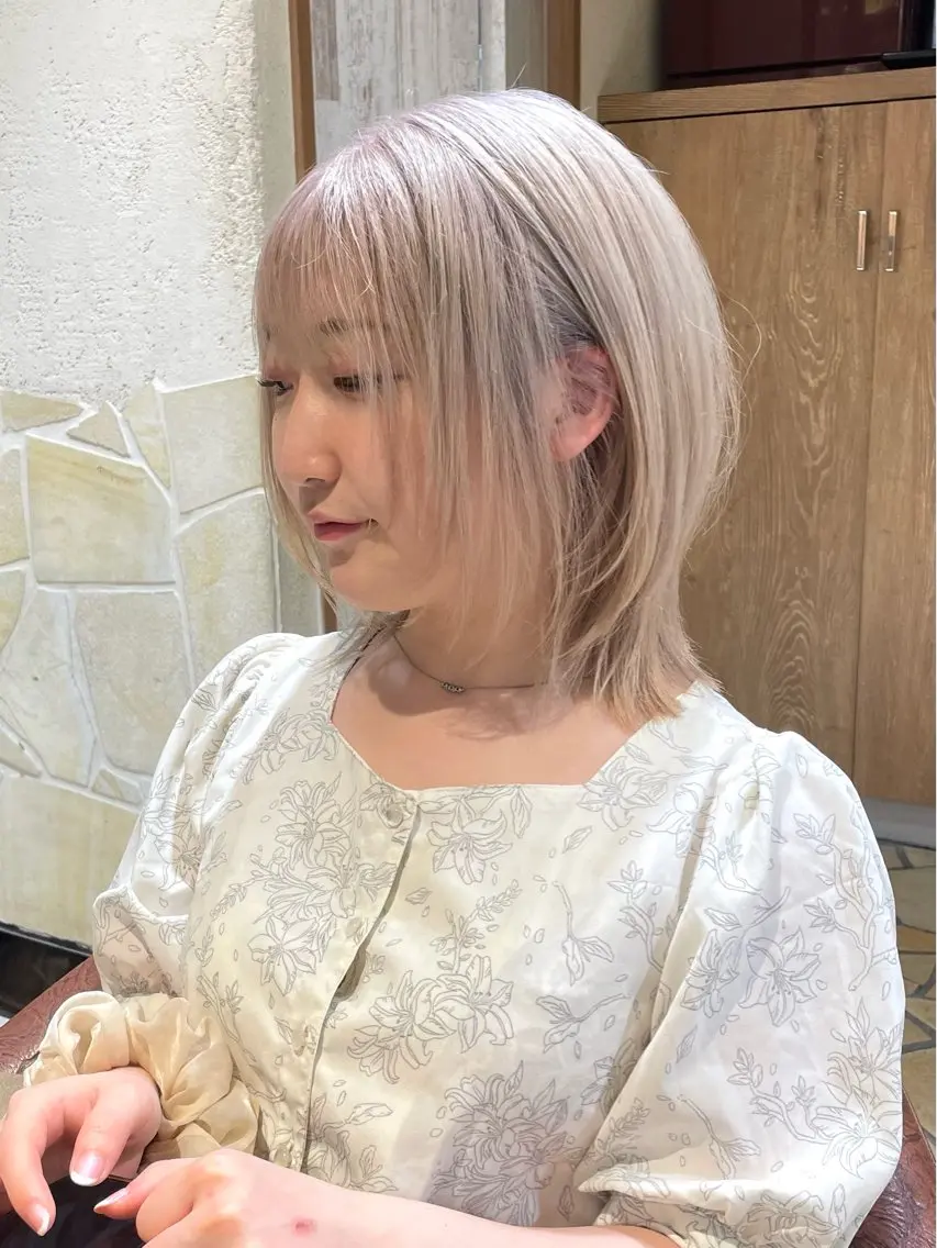 ミディアム カラー リベルテ新宿 顔周りレイヤー/艶髪のヘアスタイル