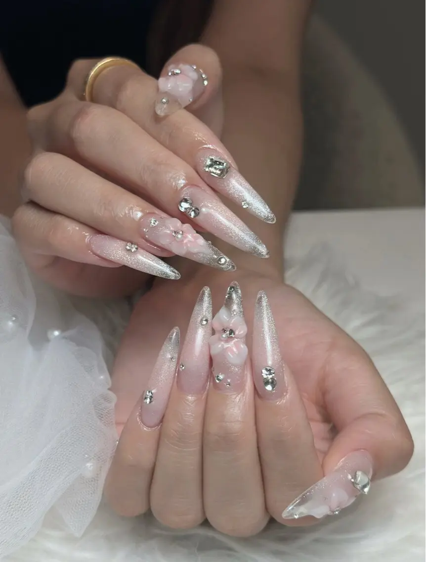 ネイル チークネイル ドット フレンチネイル グラデーション ハート ハンドネイル Julli NailStudioのネイルデザイン