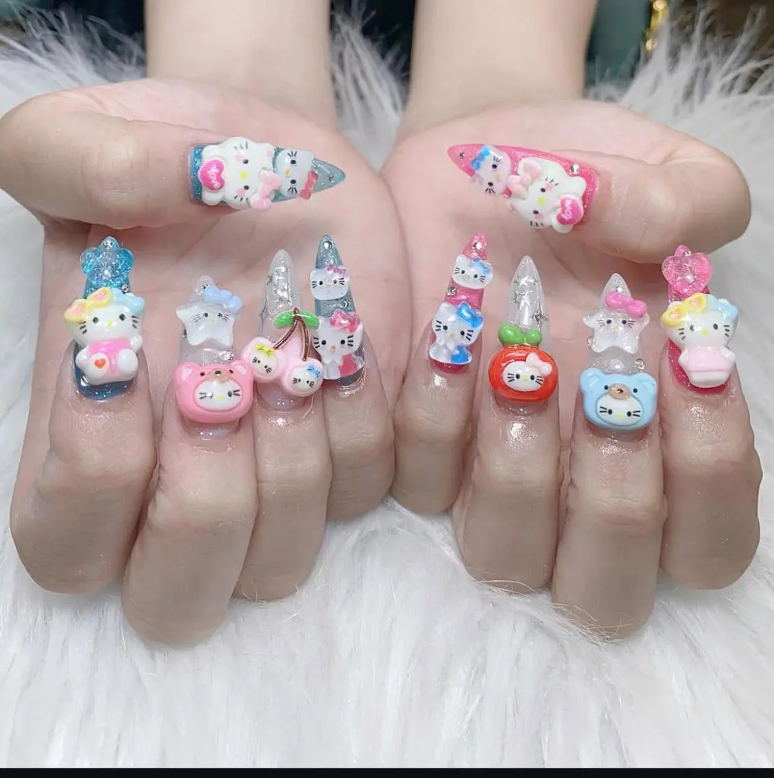 ロング ハンドネイル リナ ⭐️のネイルデザイン