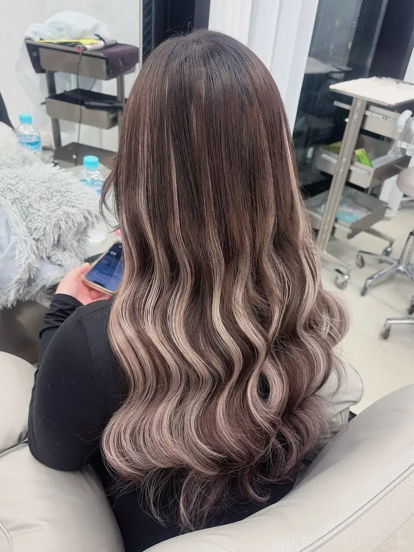 ロング ハイライト エクステ 三尾 樺緒のヘアスタイル