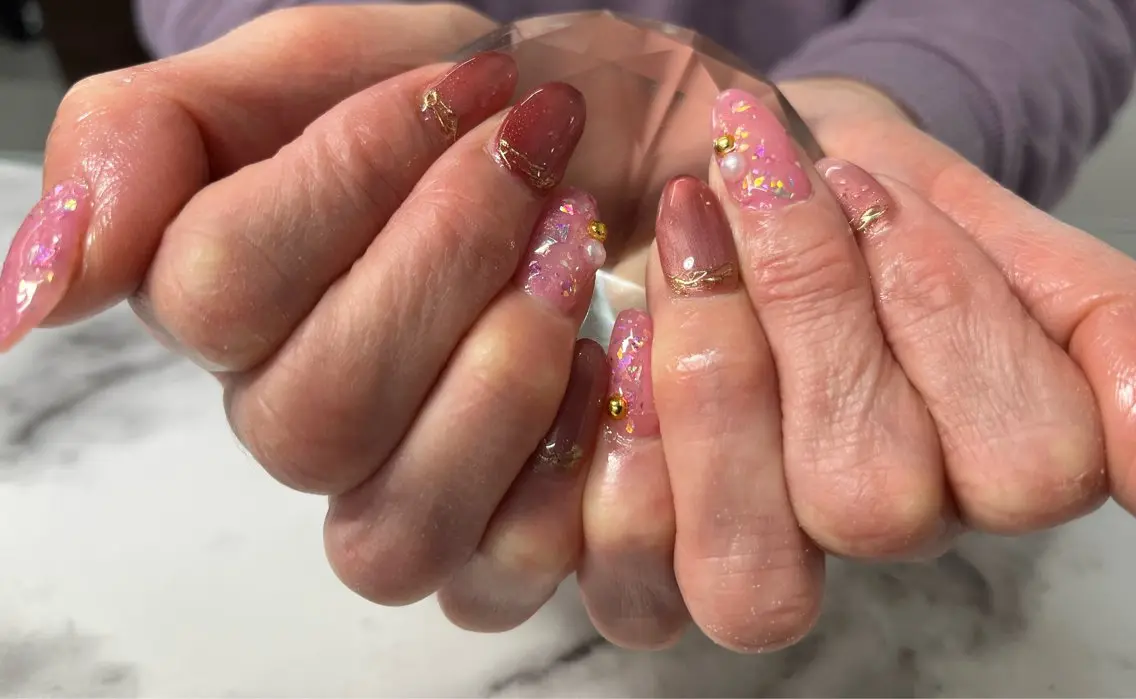 ネイル キラキラネイル ラメ(グリッター) マグネットネイル ミラーネイル ピンク Nail ecxia ／Reikaのネイルデザイン