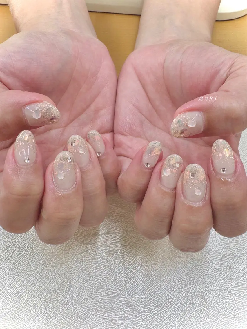 ネイル グラデーション キラキラネイル ラメ(グリッター) ラメグラデーション ニュアンスネイル ハンドネイル Mary nail .narumiのネイルデザイン