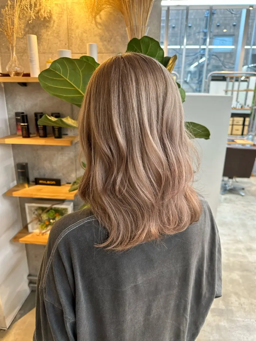 ミディアム カラー カット ヘアカラー トリートメント yuika .のヘアスタイル