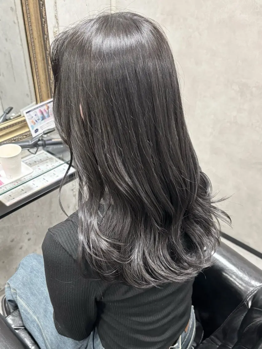 セミロング カラー ブリーチ ダークグレー ダークグレージュ グレージュ ヘアカラー Rin♡透明感ピンク 🎀白肌ラベンダーのヘアスタイル
