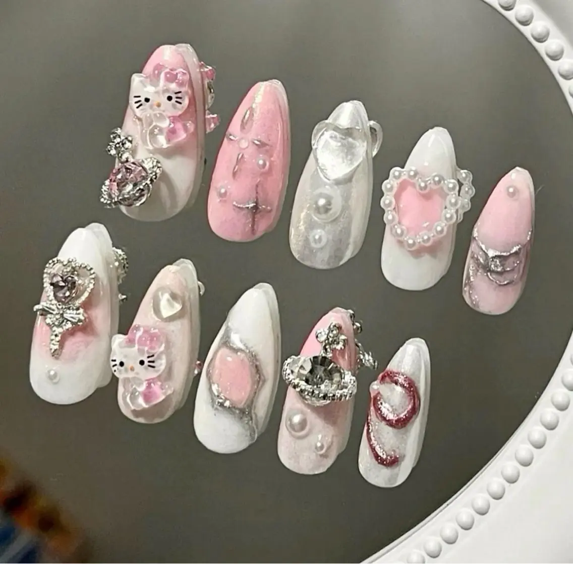ネイル キラキラネイル 韓国ネイル ロングネイル ワンカラーネイル ワンホンネイル ハンドネイル Rina Nail.Blingのネイルデザイン