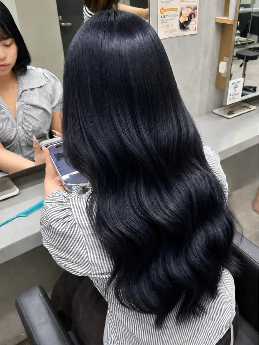 カラー 黒髪 ブルーカラー ブルーブラック 【elyts】 メイのヘアスタイル