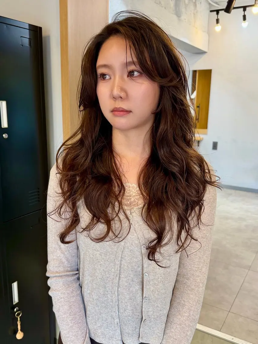 ロング カット ヘアカラー 朝賀 健人のヘアスタイル