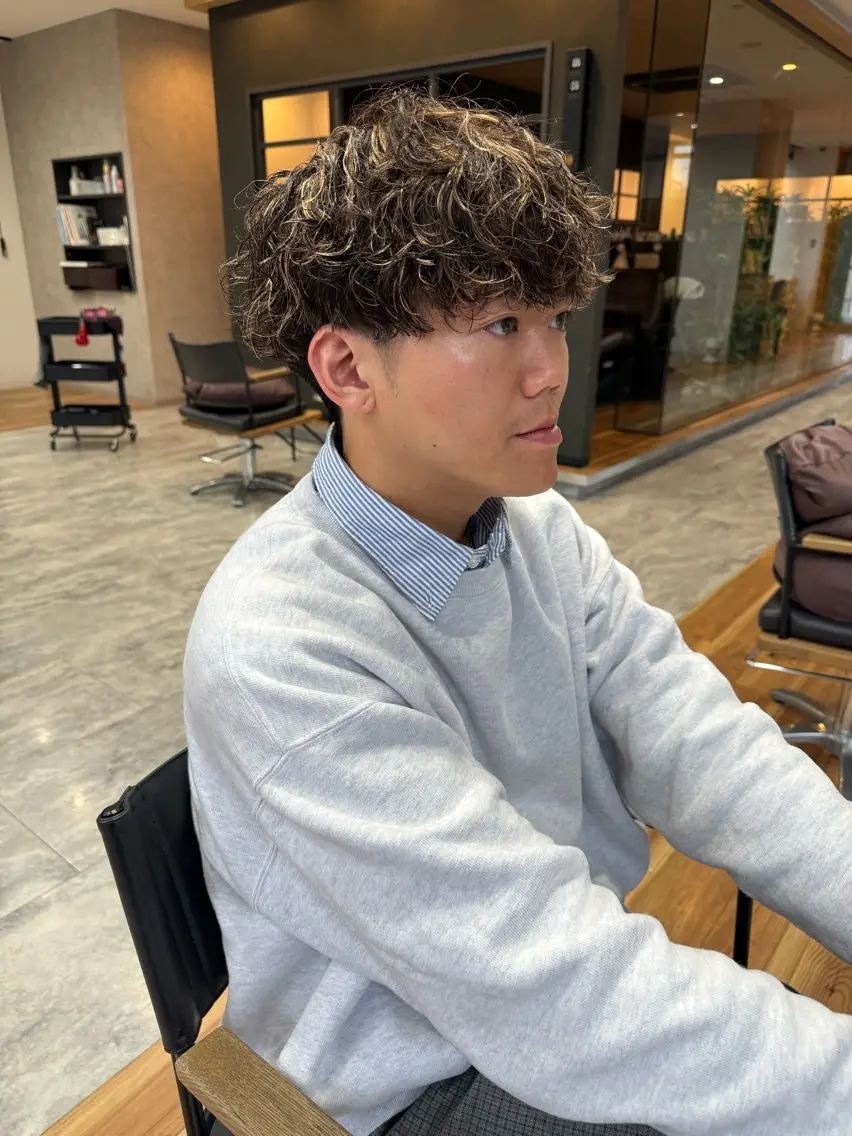 メンズ メンズハイライト メンズパーマ mau tomokaのヘアスタイル
