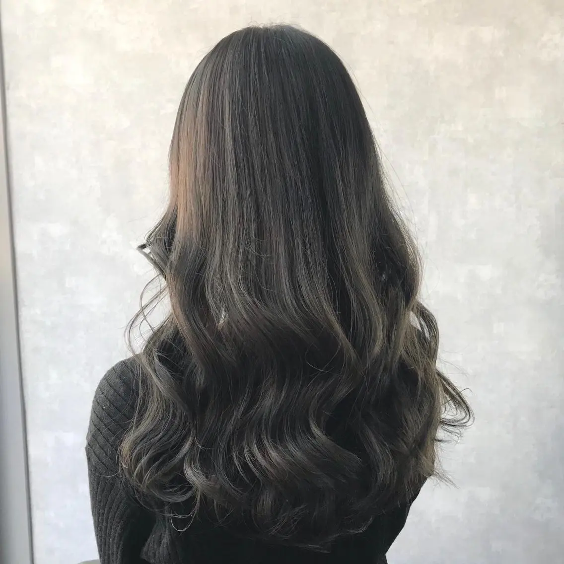 ロング カラー アッシュ アッシュグレー ブリーチ ハイライトカラー ハイライト K-POP好き美容師 🇰🇷Kai.Yのヘアスタイル