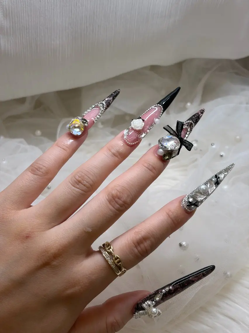 ネイル レース ロングネイル ピンク リボン ハンドネイル AOI💅🏾 LUCAS 千葉のネイルデザイン