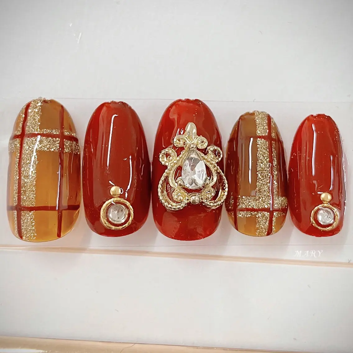 ネイル ボルドー ブラウン ニュアンスネイル 冬ネイル クリスマス ハンドネイル Mary nail .narumiのネイルデザイン