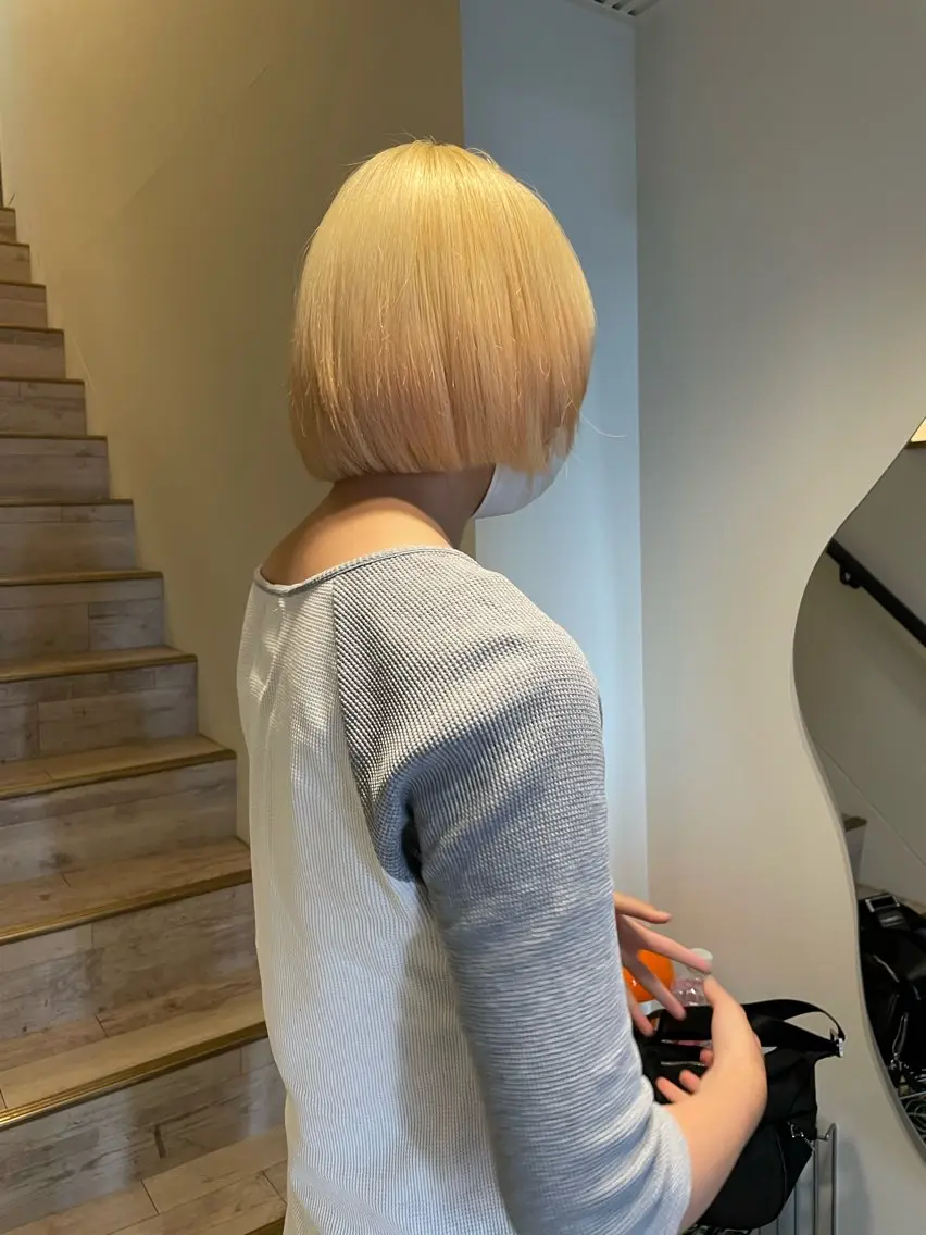 ショート カラー 抜きっぱなしブロンド ブロンド カット ヘアカラー トリートメント 渋谷 留菜のヘアスタイル