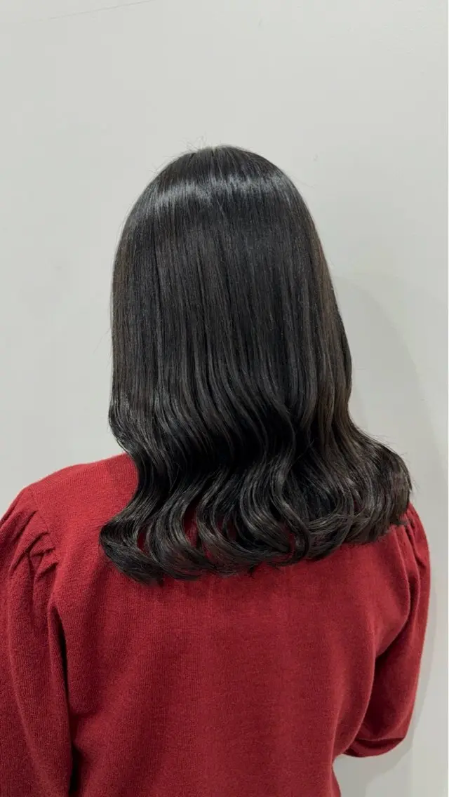 セミロング カラー ブルーカラー カット ヘアカラー トリートメント ニシザカ マナのヘアスタイル