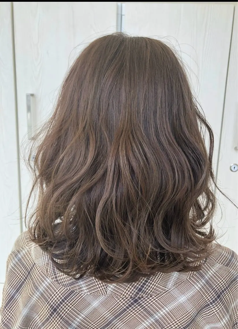 セミロング T Akaneのヘアスタイル