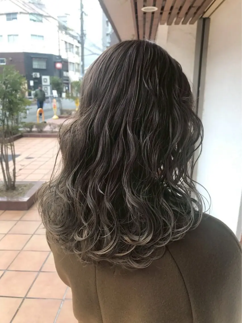 セミロング コバヤシ リョウガのヘアスタイル