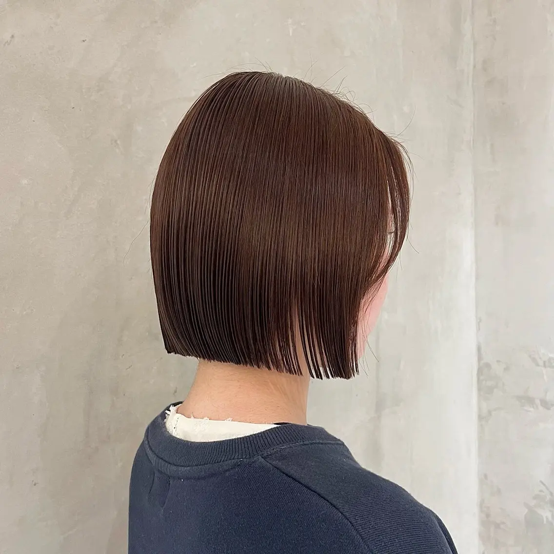 ミディアム カット 縮毛矯正 トリートメント 切りっぱなしボブ/ 艶カラー/綾莉のヘアスタイル