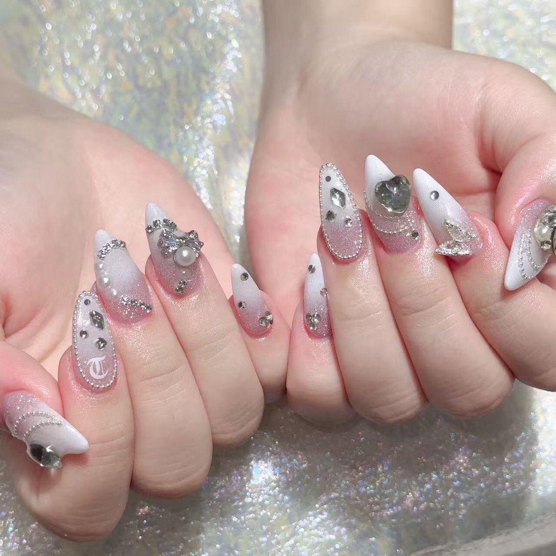 ネイル ハンドネイル Queens テイのネイルデザイン