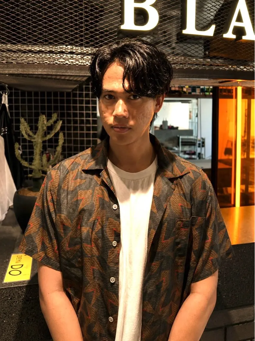 ショート カラー パーマ メンズ センターパート ダウンパーマ メンズハイライト メンズ韓国風 韓国マッシュ カット 田尻 駆のヘアスタイル