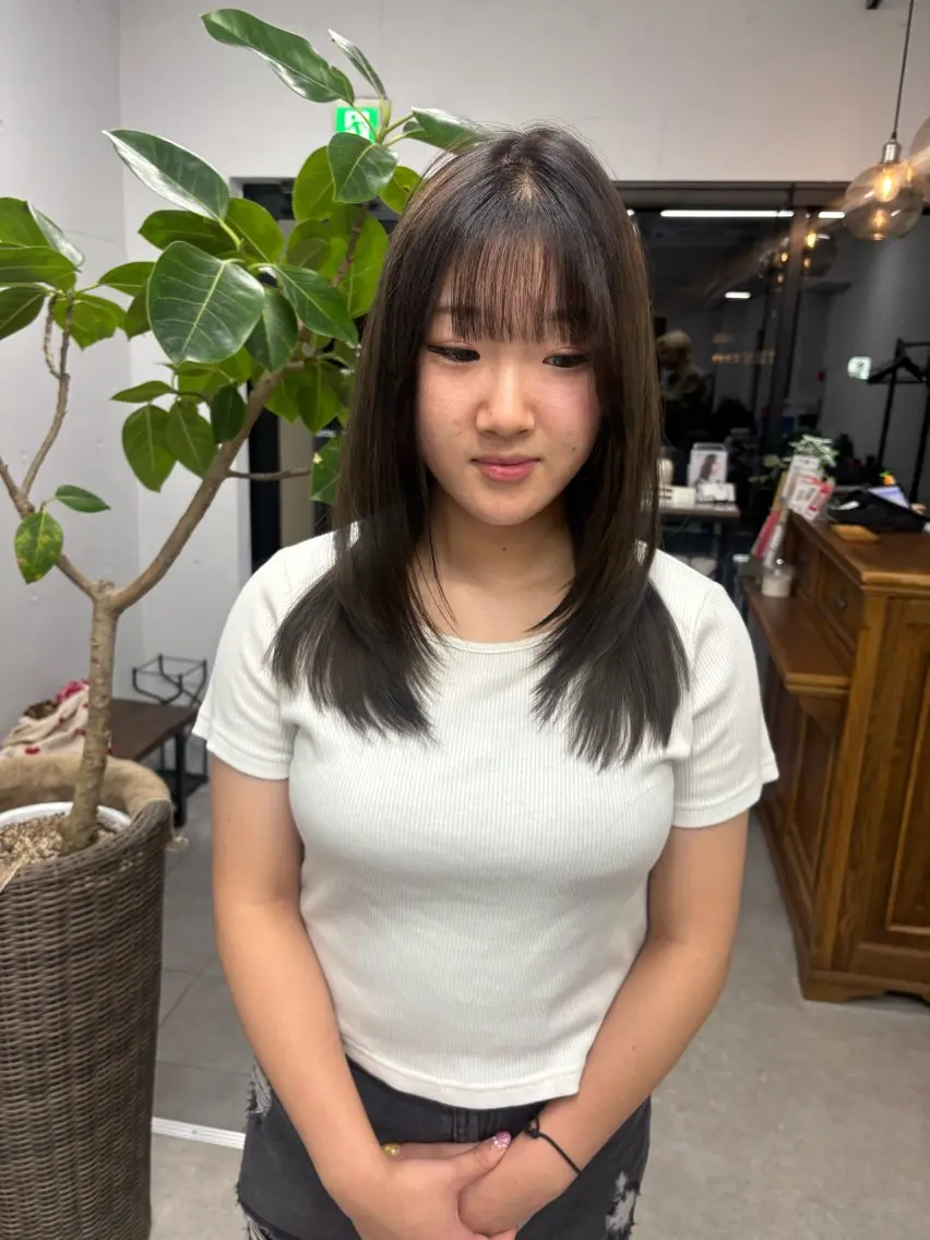 セミロング レイヤーカット マツダ レンのヘアスタイル
