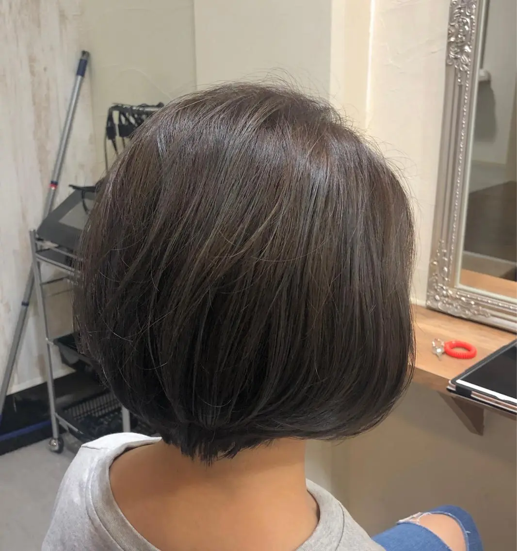 ショート カラー 金島 青のヘアスタイル