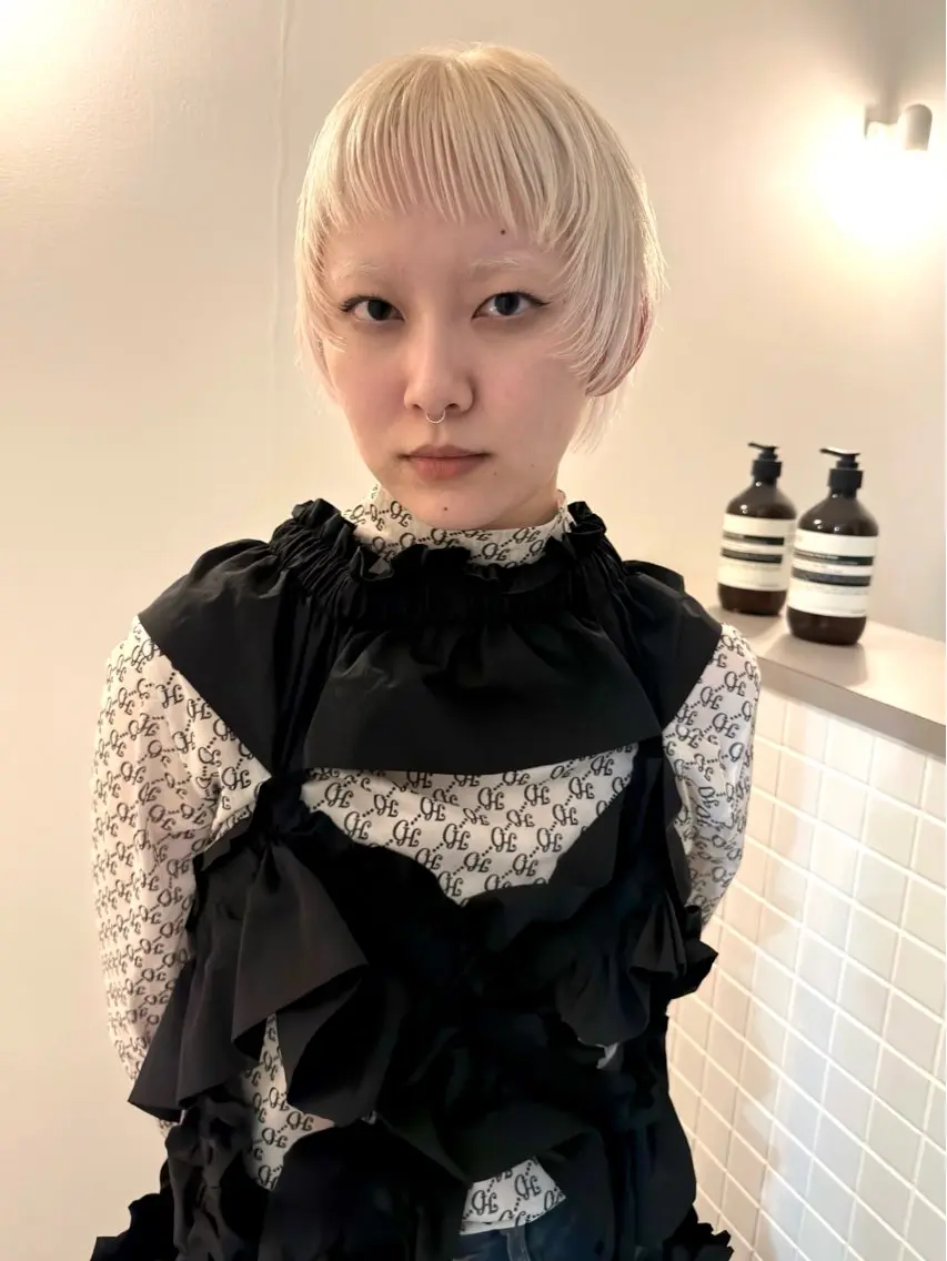 ショート カラー ブロンド ハイトーンカラー ショートヘア カット ヘアカラー トリートメント Kaito🐶 /デザイン/レイヤーのヘアスタイル