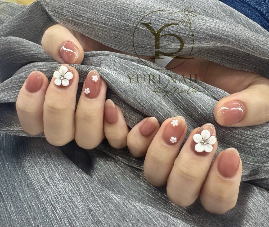 ネイル オーロラネイル ブルー チークネイル フレンチネイル ジェルネイル ハンドネイル フットネイル ハンドケア YURI Nail NARITAのネイルデザイン