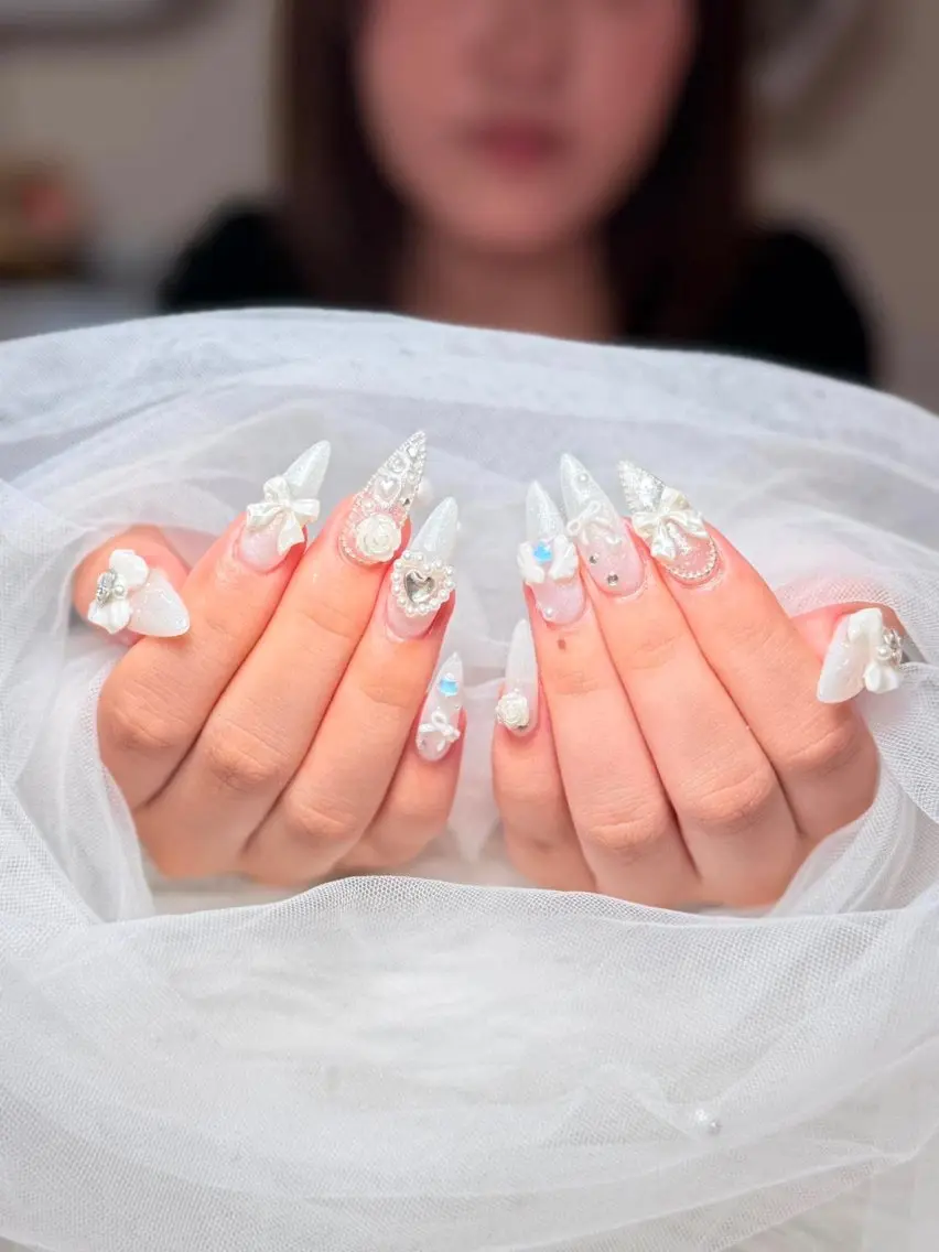 ネイル チークネイル ドット フレンチネイル グラデーション 韓国ネイル ハンドネイル なな_ CloudyChanのネイルデザイン