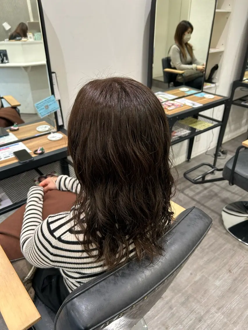 ミディアム カラー パーマ ヘアアレンジ ミディアムパーマ 透明感カラー オリーブカラー ヘアカラー トリートメント cocotte 💟草間紫音💟のヘアスタイル