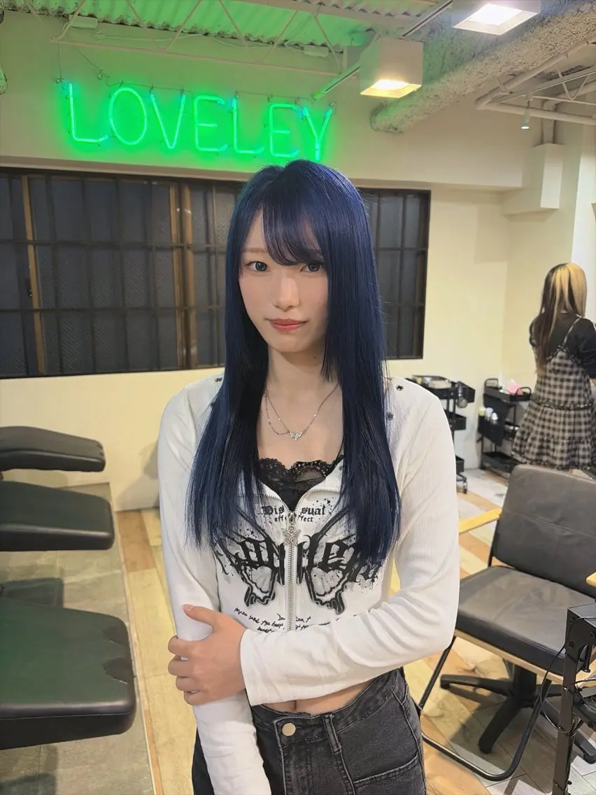 ロング ヘアカラー 💜🦋 COCONA🦋💜のヘアスタイル