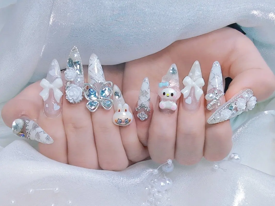 ネイル アートネイル キラキラネイル 持ち込み ニュアンスネイル リボン Chouette Nailのネイルデザイン