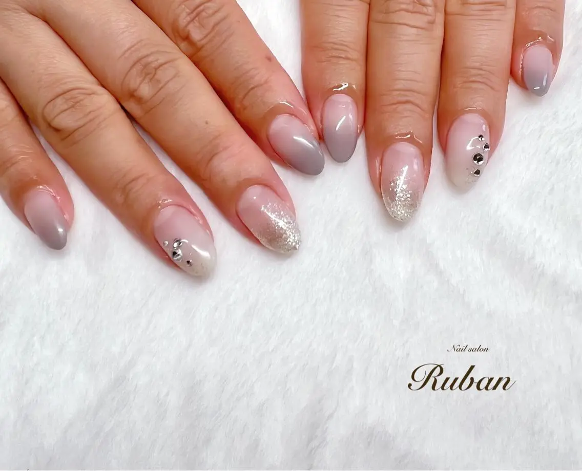 ネイル 成人式 グラデーション ホワイト Nail salon Rubanのネイルデザイン