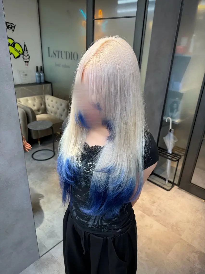 ロング カラー ヘアカラー 派手髪特化 🪐REN🪐のヘアスタイル