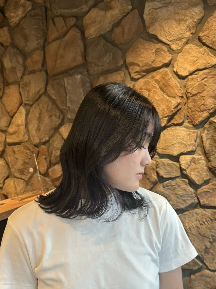 ミディアム カット ヘアカラー 小玉 唯依のヘアスタイル