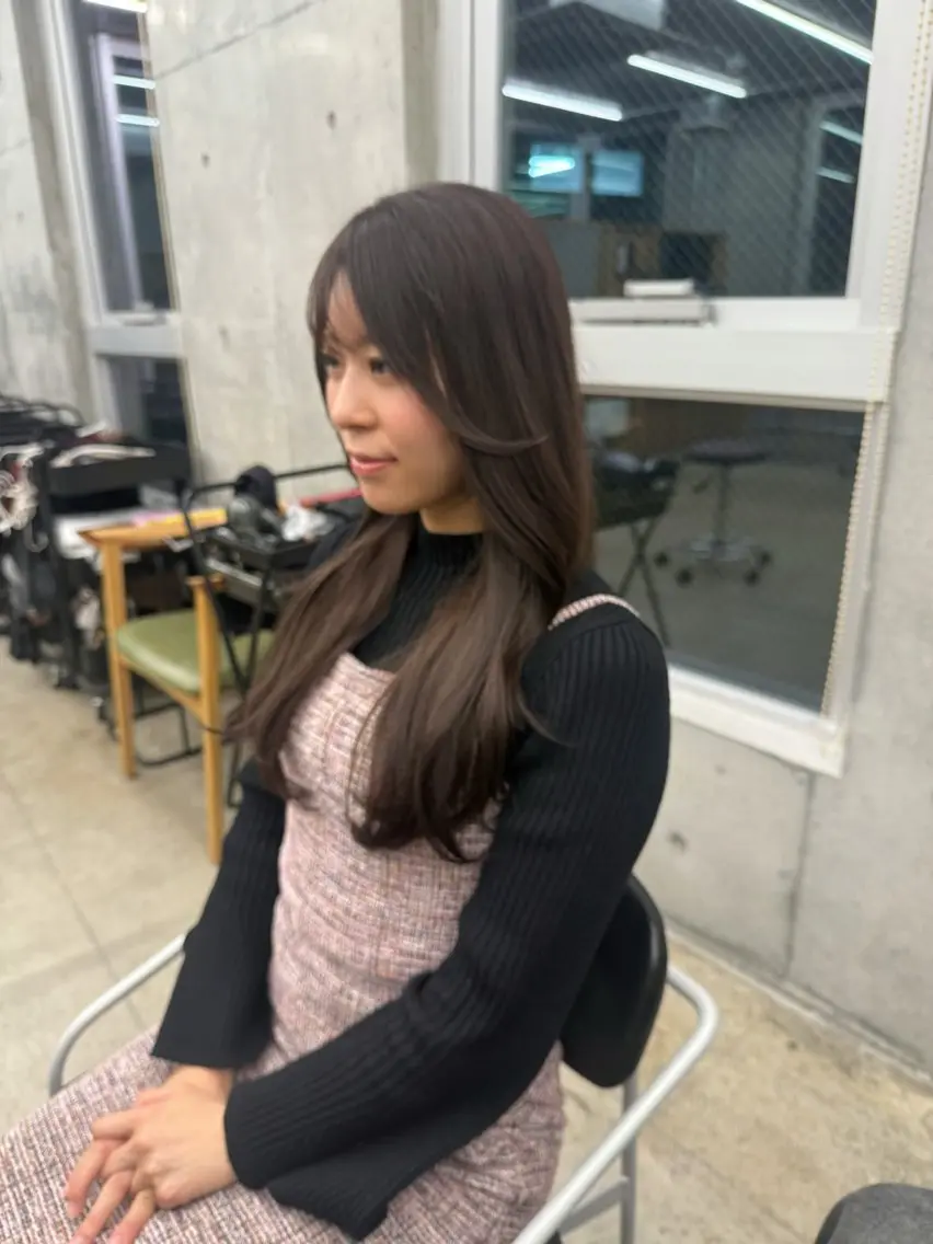 ロング カラー ロングレイヤー アッシュ ベージュカラー ブリーチ 透明感カラー カット ヘアカラー トリートメント 誰より丁寧なカット/ 小林輝/レイヤーのヘアスタイル