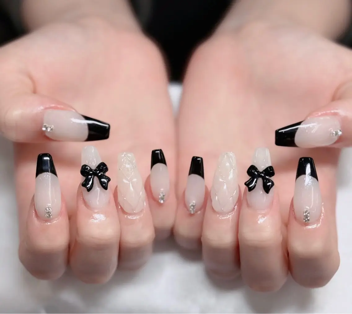 ネイル オーロラネイル フレンチネイル ジェルネイル ハロウィン キラキラネイル H.baby Nail Salonのネイルデザイン