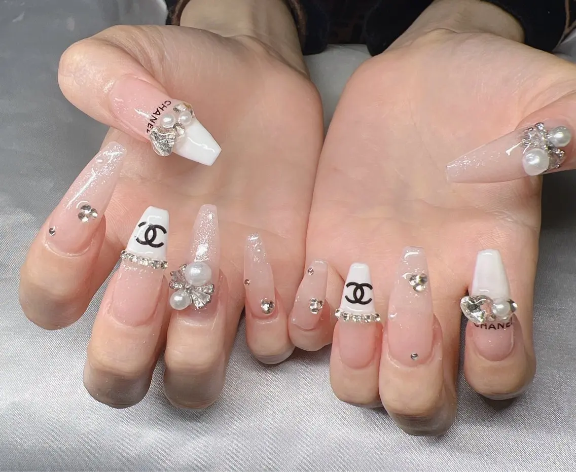 ネイル 長さ出し グラデーション 卒業式 キラキラネイル マグネットネイル ハンドネイル Lee Nailsのネイルデザイン