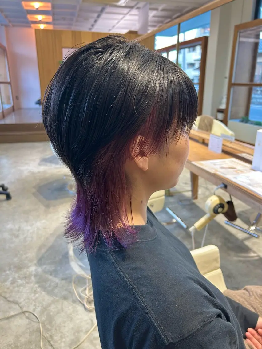 ミディアム カラー メンズ ミディアムパーマ フェードカット メンズインナーカラー メンズパーマ スパイキーショート カット ヘアカラー 佐藤 悠生 メンズパーマ.カットのヘアスタイル