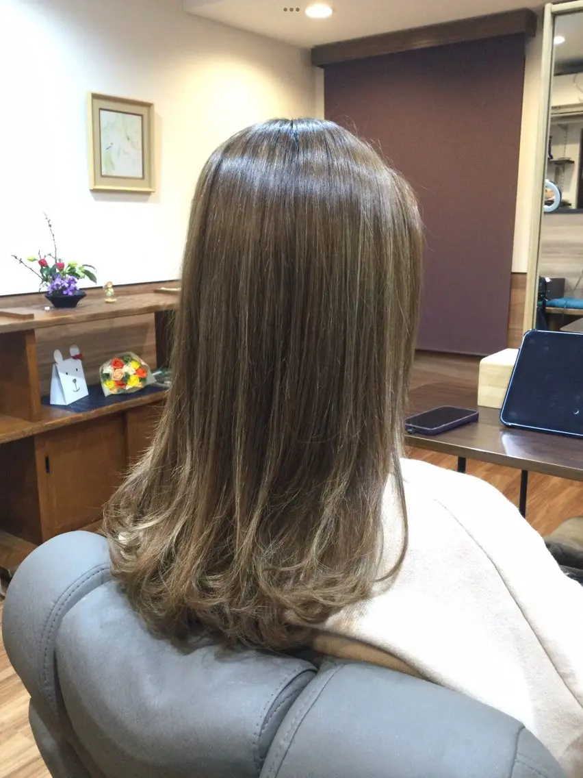ロング カラー ハイライトカラー ハイライト Annon プライベートサロンのヘアスタイル