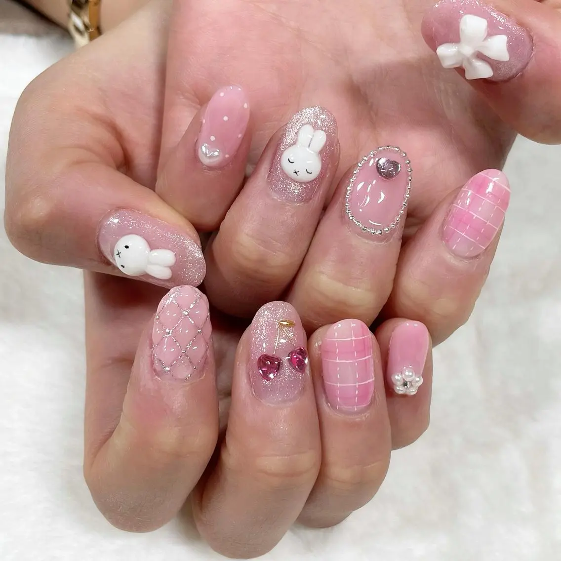 ネイル リボン 東 千夏のネイルデザイン