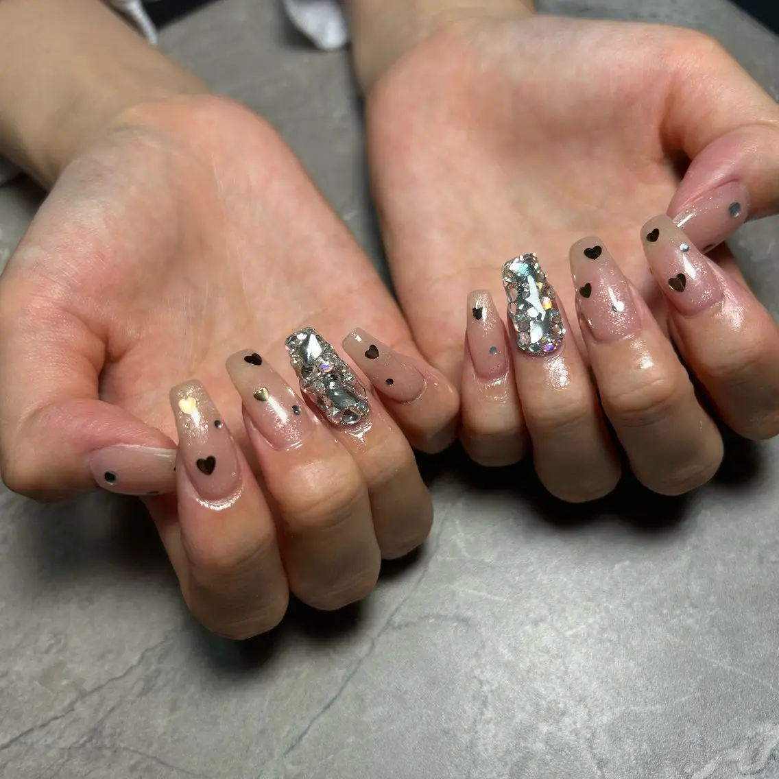 ネイル ハート キラキラネイル スクエアネイル Lulea nailのネイルデザイン