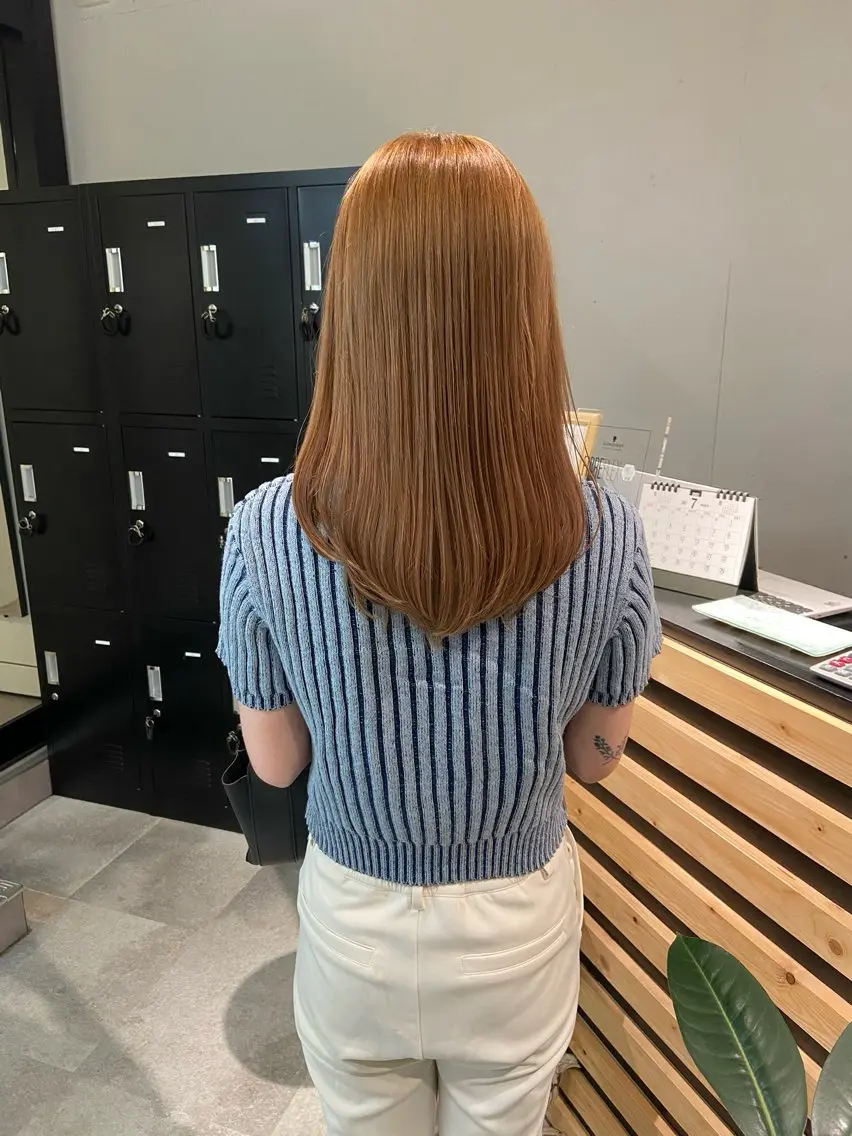 ミディアム カラー ベージュカラー ミルクティーベージュ カット ヘアカラー トリートメント ウルフカット レイヤーカット上柿のヘアスタイル