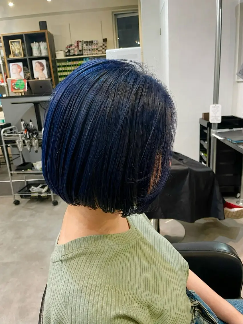 ショート カラー ブリーチ ブルーカラー ネイビーカラー ボブ カット ヘアカラー 小川 舜人のヘアスタイル