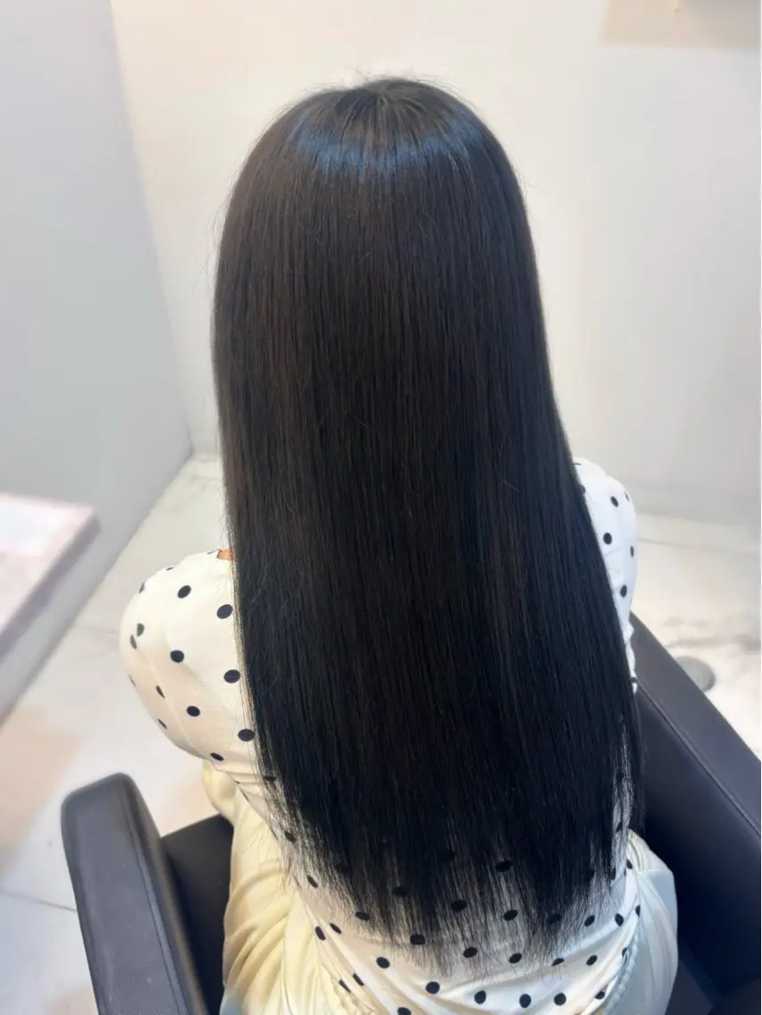 ロング ヘアカラー 𝐿𝑒𝑒 四ツ橋 𝑅𝐴𝑁𝐴のヘアスタイル