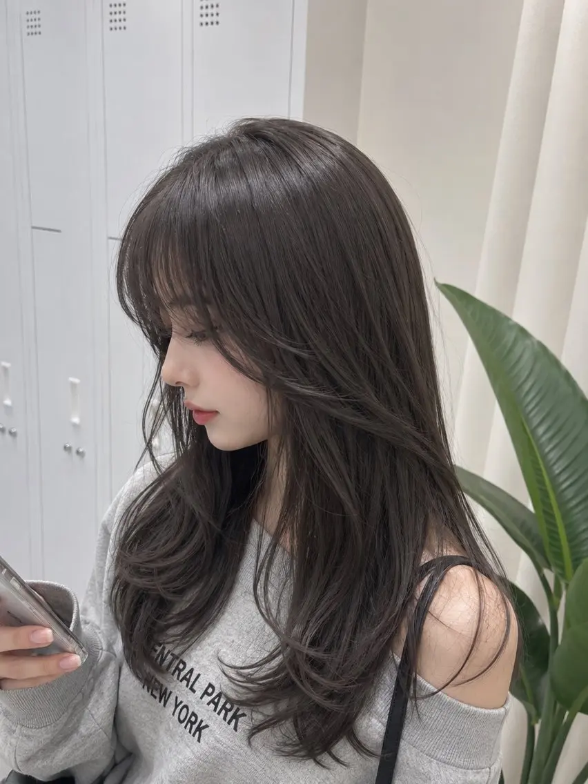 ロング カラー ヘアカラー トリートメント ラベンダー💜 グレージュ🩶のヘアスタイル