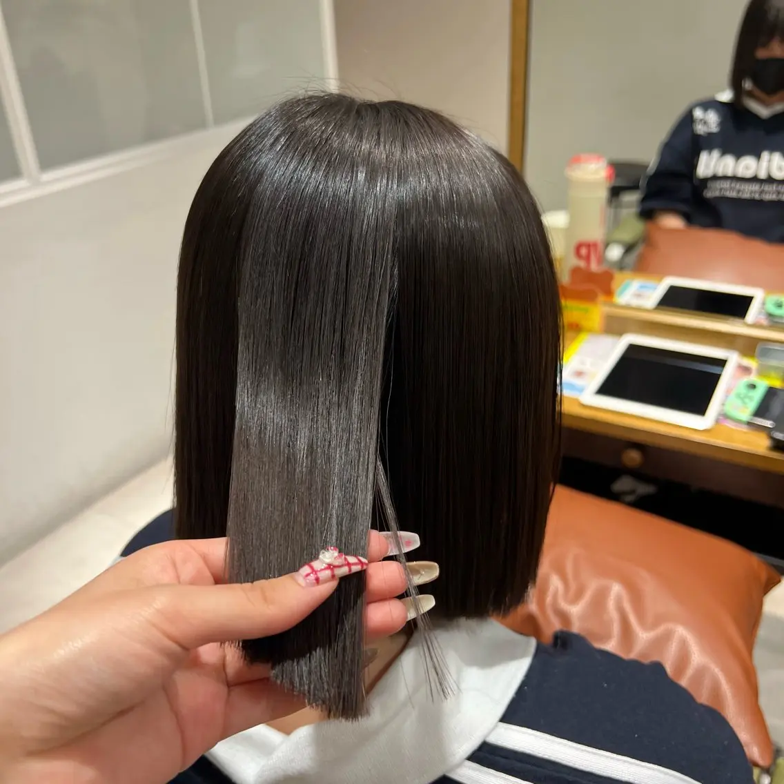 ミディアム ボブ 縮毛矯正 ワタナベ モカ🦢ダブルカラーのヘアスタイル